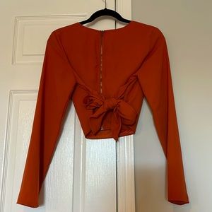 Cropped long sleeve blouse w/bow tie back